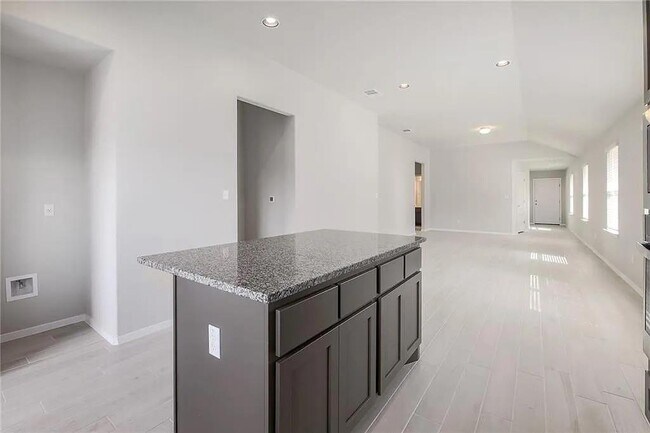 Building Photo - 116 Riverhill Dr