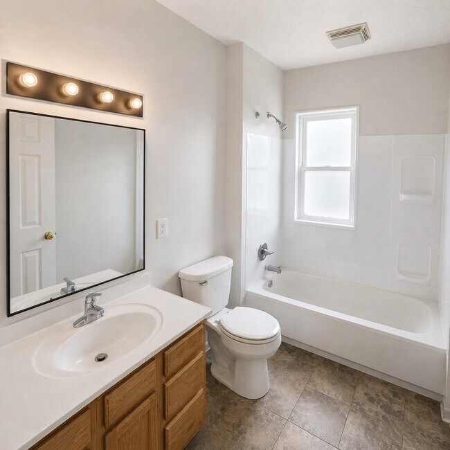 Building Photo - 1421 W 84th St