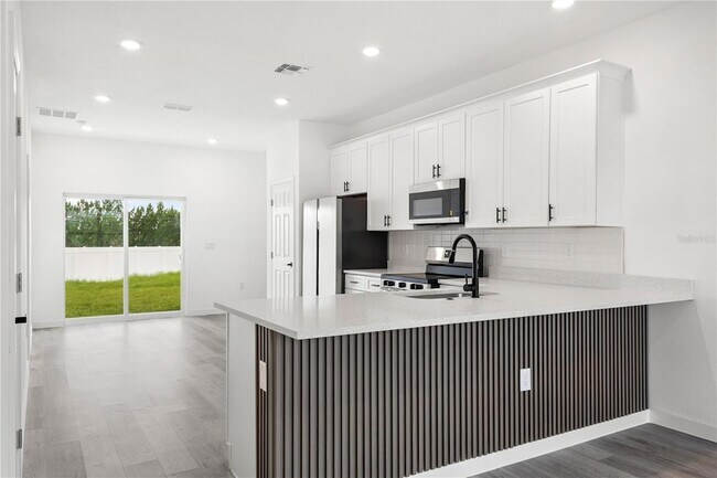 Building Photo - 716 Desmoines Dr