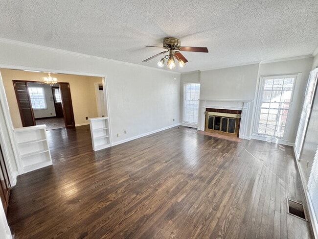 Building Photo - 135 S Greer St