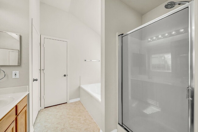 Building Photo - Well-maintained home located near Lake Conroe, offering the perfect balance of comfort & convenie...