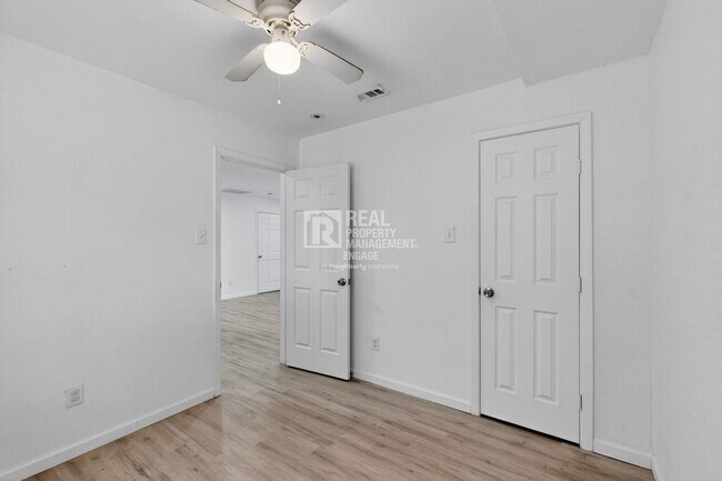 Building Photo - 631 W Baker St