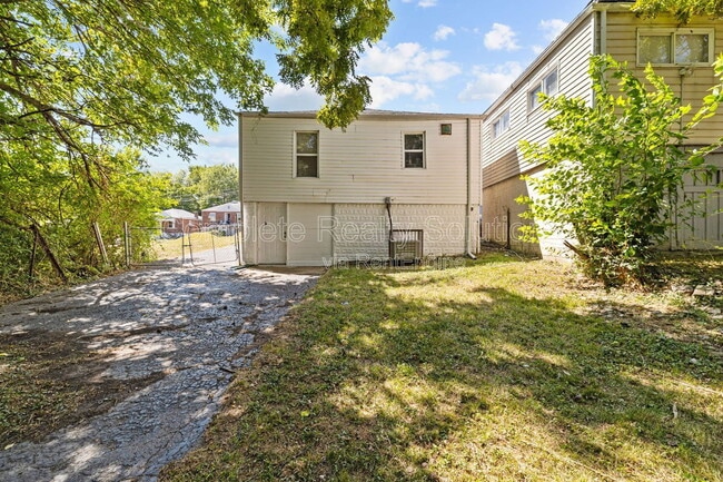 Building Photo - 7157 Garesche Ave