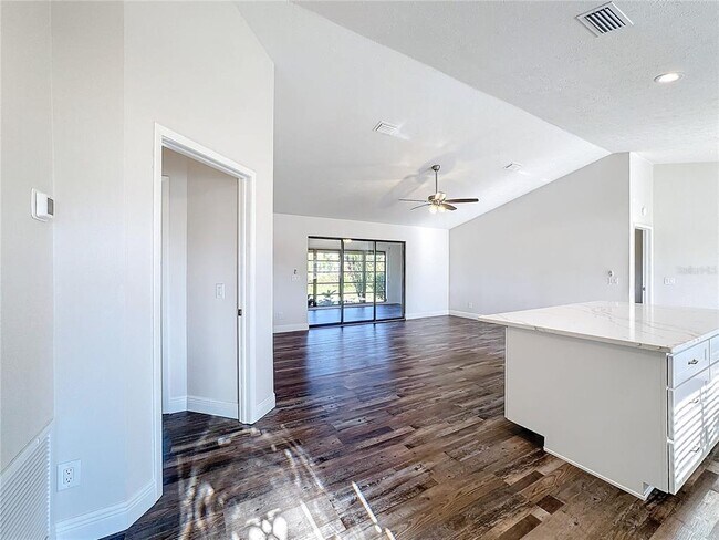 Building Photo - 1715 S Pebble Beach Blvd