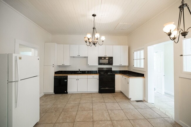 Building Photo - 1273 E Broad St