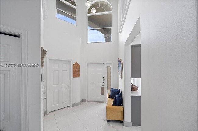 Building Photo - 17125 35th Pl N