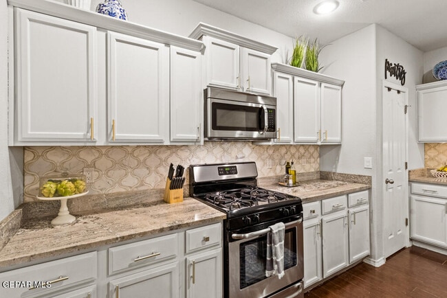 Building Photo - 7365 Dewberry Dr