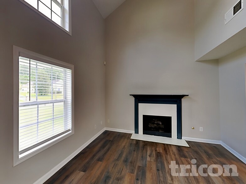 Building Photo - 1053 Abercorn Way