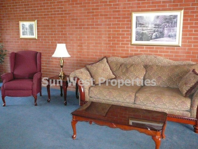 Building Photo - Gated Community!