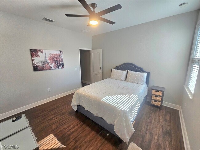 Building Photo - 1919 SW 26th Terrace