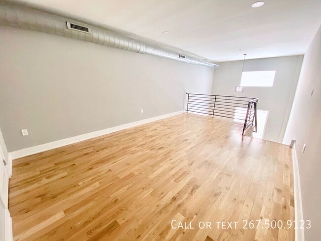 Building Photo - 1523 W Girard Ave