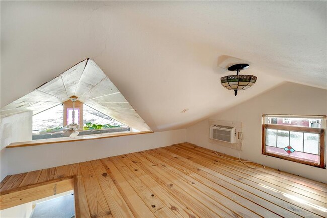 Building Photo - 3700 1/2 Kerbey Ln