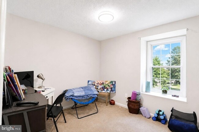 Building Photo - 5135B Shawe Pl