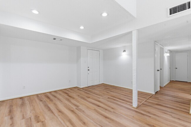 Building Photo - 11631 Inga Ln