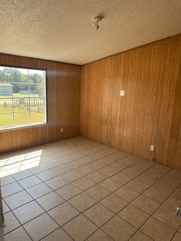 Building Photo - 123 Forest Creek Ln