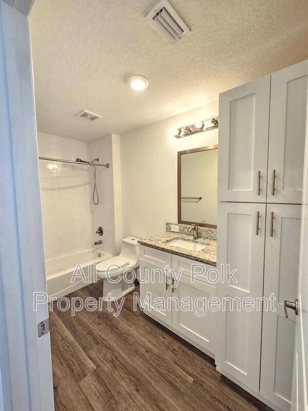 Building Photo - 915 Ariana St