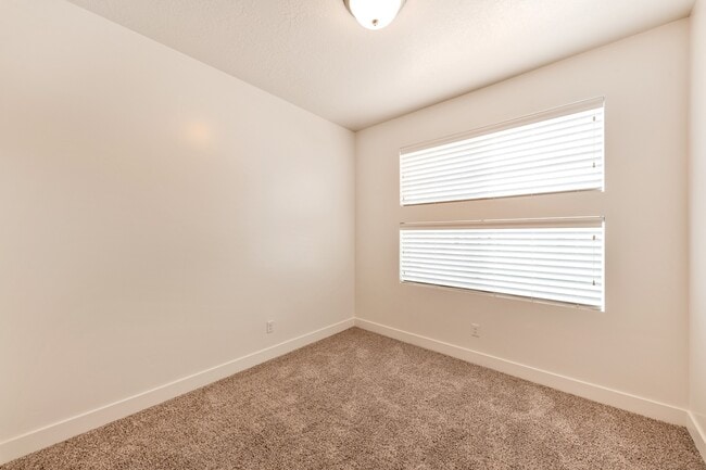 Building Photo - Beautiful Smart Home 3 Bed, 2 bath in Clea...