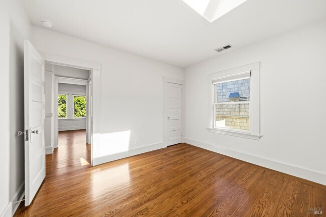 Building Photo - 31 Acacia Ave