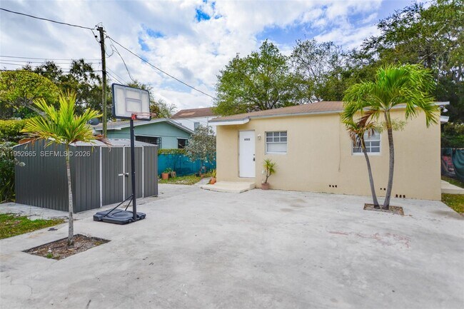 Building Photo - 6320 NW 1st Pl