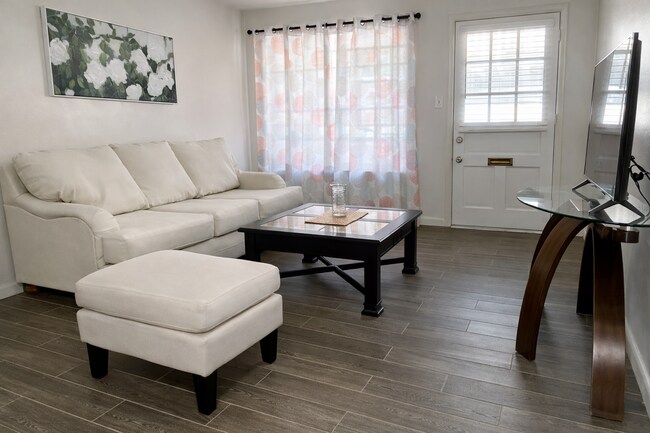 Building Photo - 1 Bed / 1 Bath – All Bills Paid, Washer & Dryer Included, Tile Floors, Pool & Prime Location!