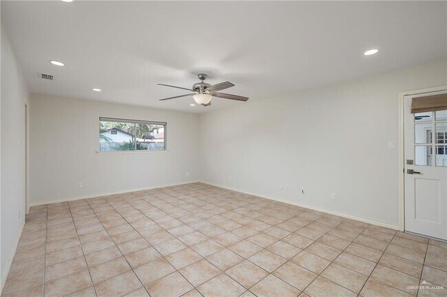 Building Photo - 136 E Harvey Dr