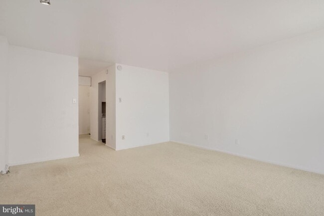 Building Photo - 4 Monroe St