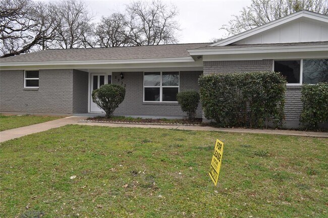 Primary Photo - 2232 Shady Brook Dr