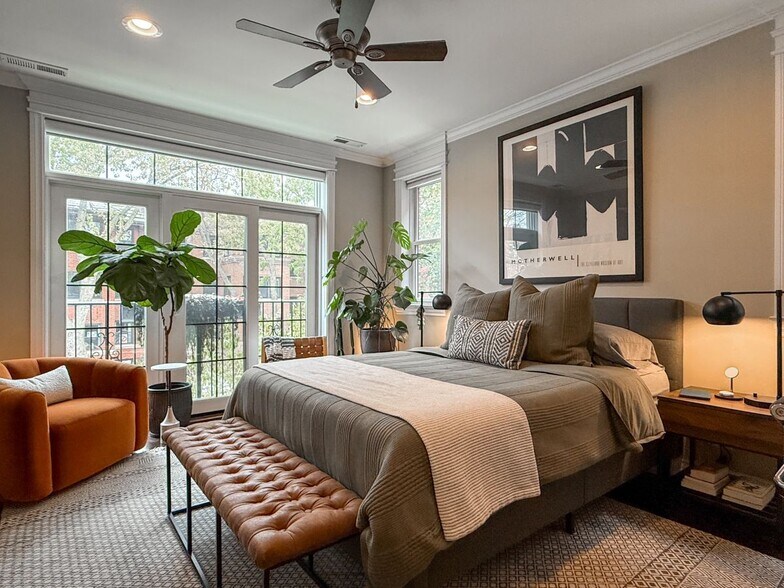 Building Photo - 927 W Agatite Ave