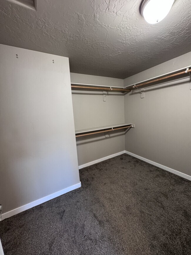Building Photo - 9543 W Goldenpond Ct