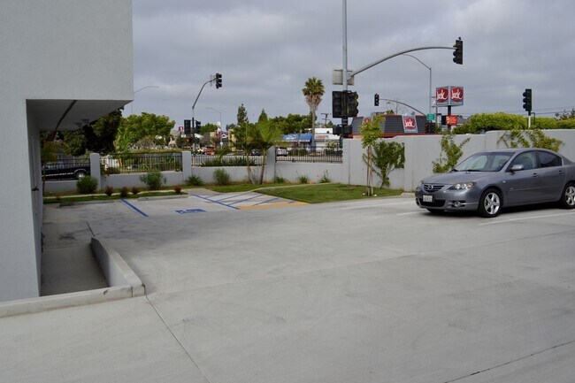 Building Photo - MOVE IN READY 2/2 with 2 Assigned Parking! In Unit Washer & Dryer! Gated Community! Centrally Loc...