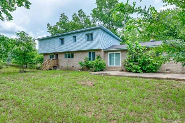 Building Photo - 400 Derby Ln