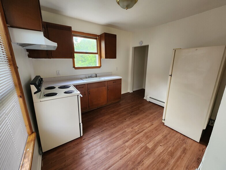 10x10.5 Kitchen - 8 Orient Ave