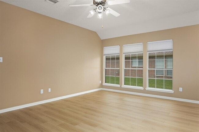 Building Photo - 1602 Village Townhome Dr