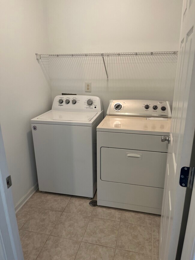 Building Photo - 1414 E New York St