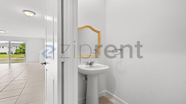 Building Photo - Unit