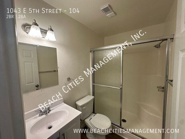 Building Photo - 1043 E 5th St