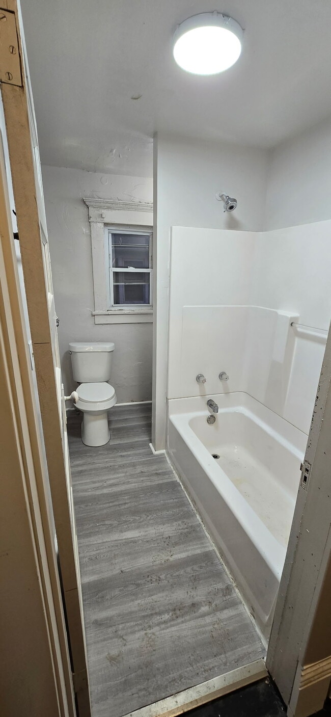 Building Photo - 1437 S Linden Ave