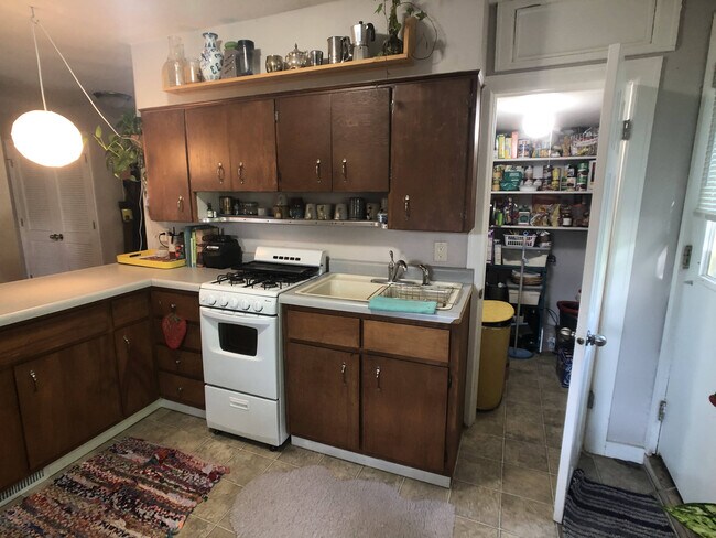 Building Photo - 1817 Spohn Ave