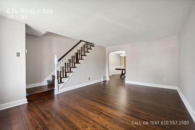 Building Photo - 674 Rively Ave