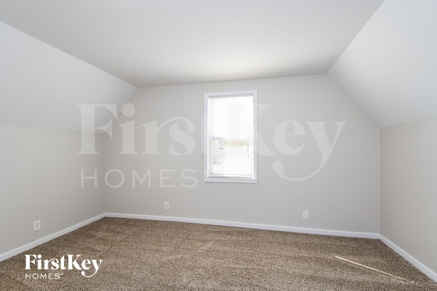 Building Photo - 929 Wachtel Ave
