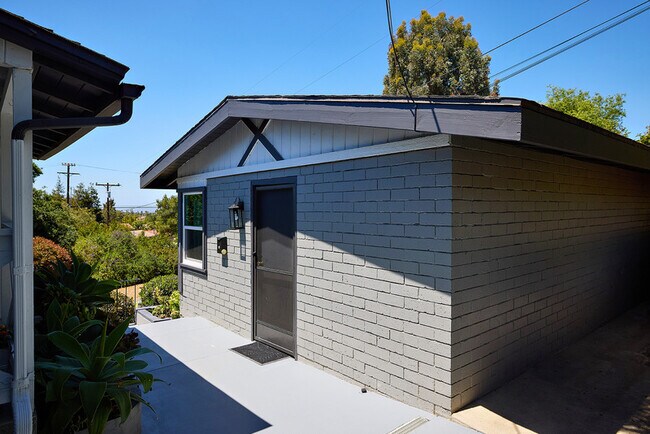 Building Photo - 2136 Foothill Dr