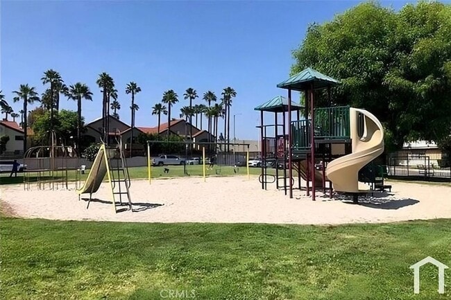 Building Photo - 12916 Bloomfield Ave