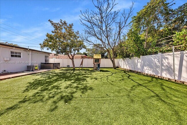 Building Photo - 5157 NE 6th Ave