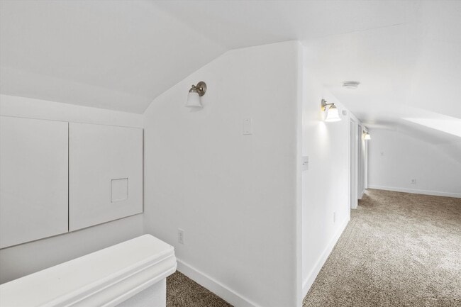 Building Photo - Beautiful 3-Bedroom, 3-Bath Home with a Huge Yard and Ample Parking