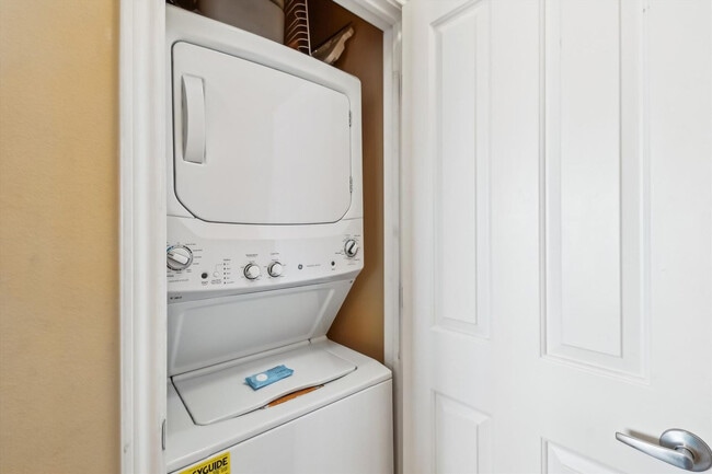 Building Photo - 9900 S Thomas Dr