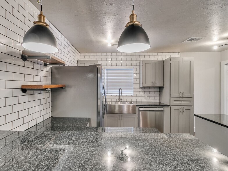Building Photo - 1121 NW 43rd St