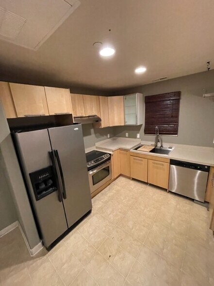 Building Photo - 725 S 200 W