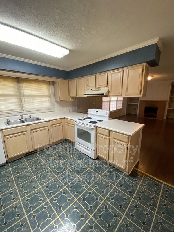 Building Photo - 401 Shannon Way