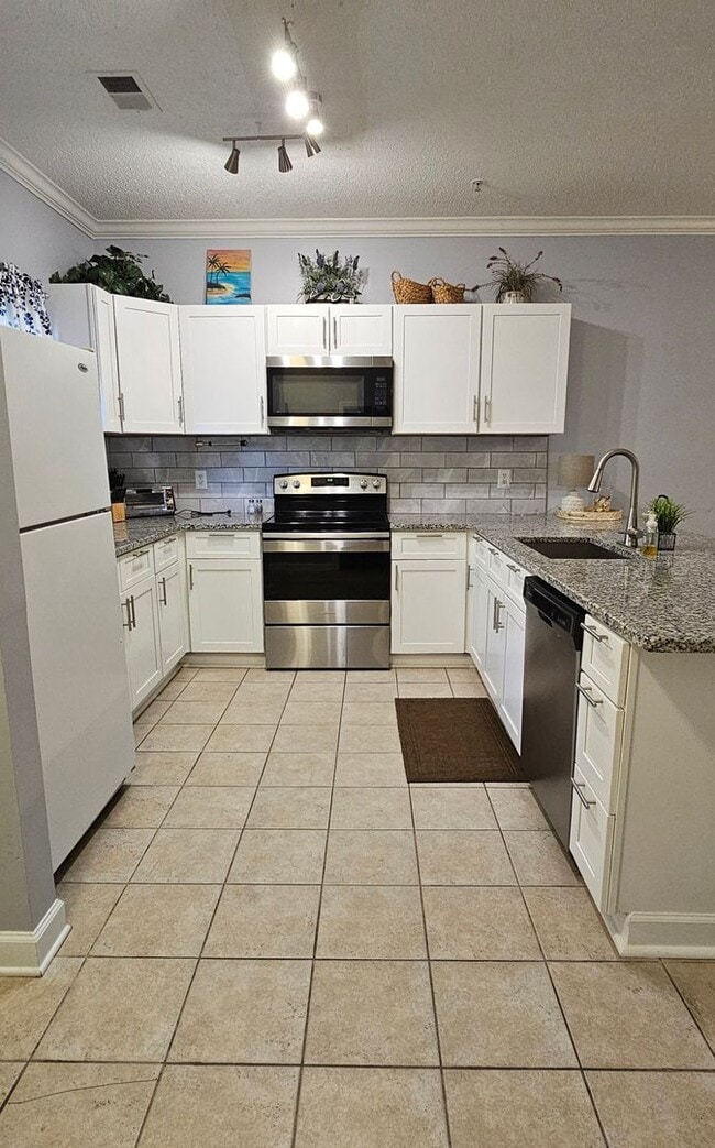 Building Photo - Stunning First-Floor, Fully Furnished Condo with Pond Views