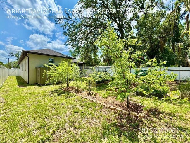 Building Photo - 8424 N Packwood Ave
